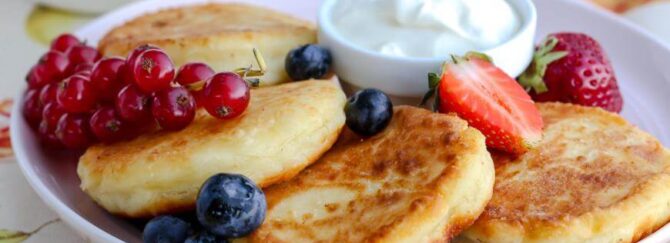 Syrnyky (cottage cheese pancakes)