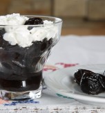 Dried prunes with nuts and cream