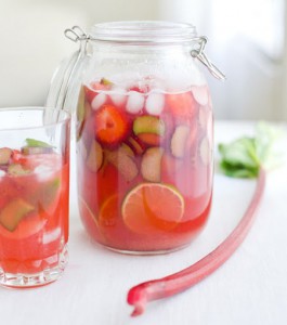 Rhubarb-strawberry drink