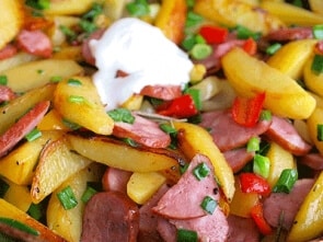 Fried potato with sweet pepper and sausage