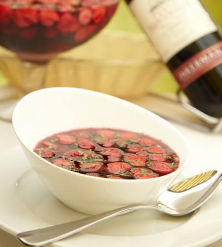 Strawberry and wine soup