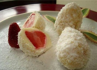 Curd eggs with strawberry