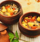 Сatfish soup in pots