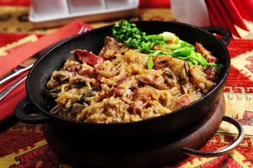 Stewed meat and sauerkraut