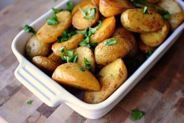 Crunchy new potatoes with parsley