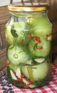 Preserved green tomatoes