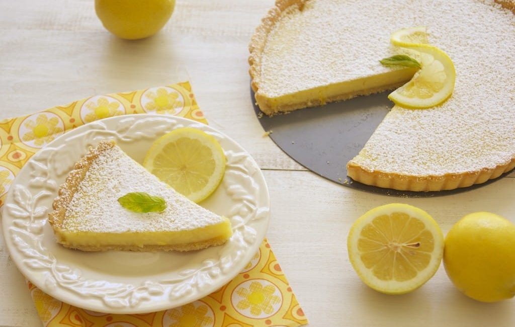 Pie with lemon