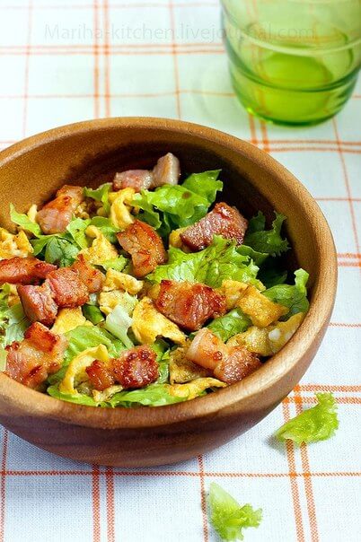 Warm bacon and eggs salad