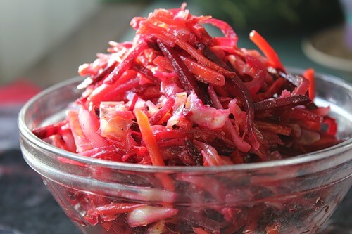 Beetroot and apple salad with lemon dressing
