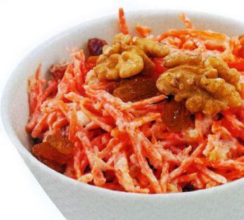 Carrot salad with nuts and onion