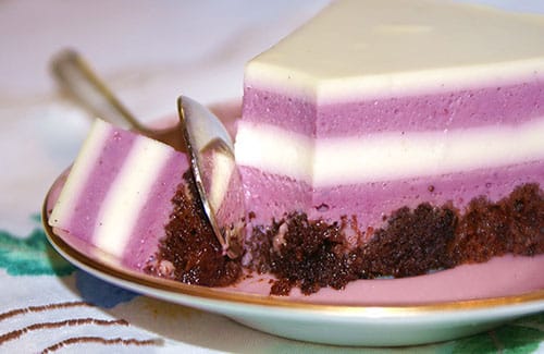 Currant jelly cake