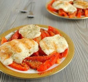 Roasted cheese, bell pepper and tomato salad