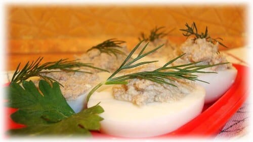 Stuffed eggs with chicken liver