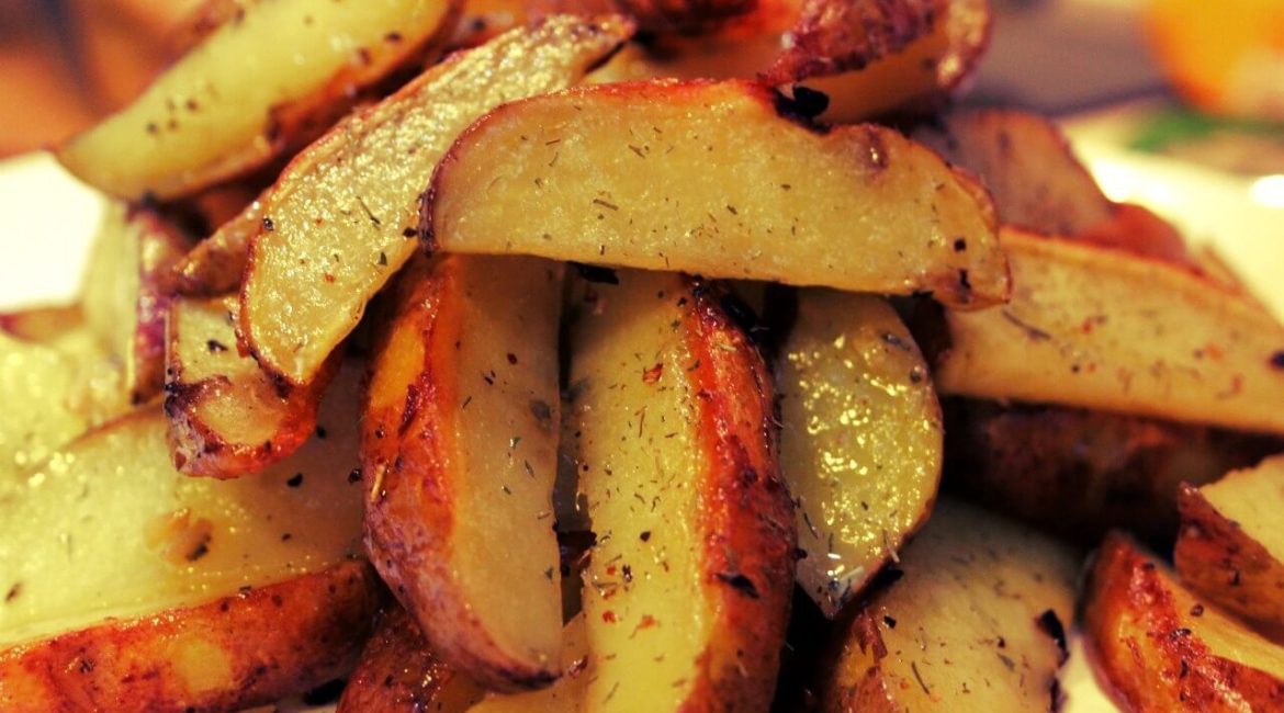 Spicy potato wedges