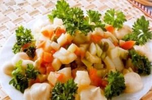 Vegetable salad with olive oil dressing