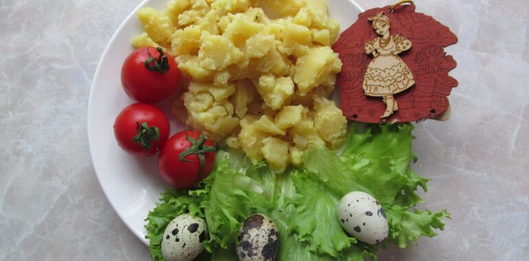 Oven-baked Creamy Potato with Tomatoes and Quail Eggs