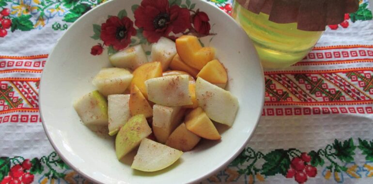 Peach and Pear Salad with Hohey and Cinnamon