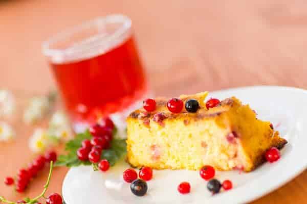 Cheese cake with red currants