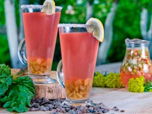 Rhubarb drink with cinnamon, cloves, and raisins
