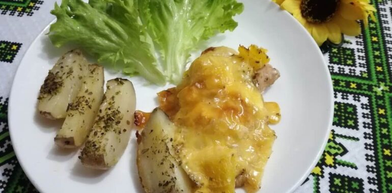 Roasted pork with pineapple and cheese