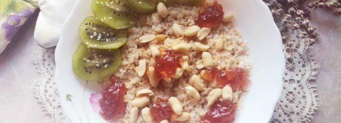 Oatmeal with dried fruit and nuts