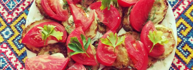 Fried zucchini with tomatoes – your perfect summer snack