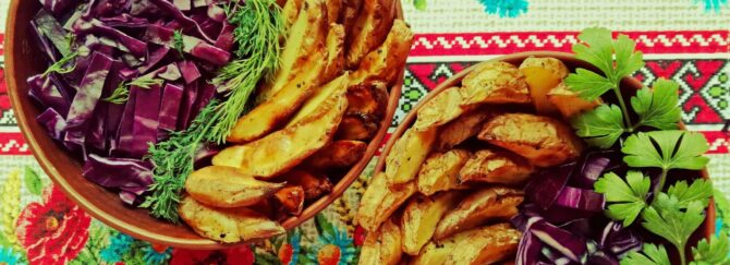 Roasted potato wedges with purple cabbage