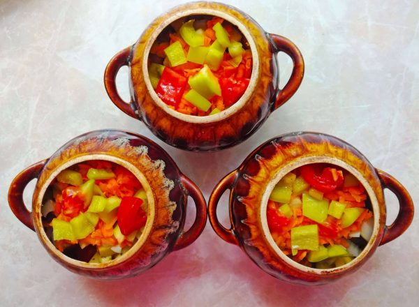 Chicken, veggies, and potato roasted in clay pots | Ukrainian recipes