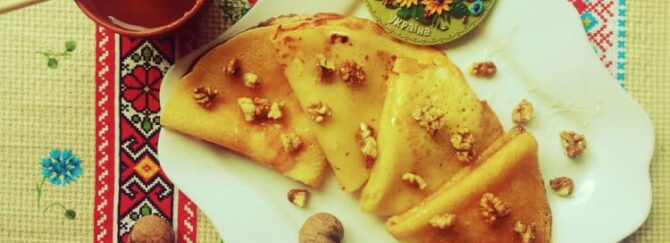 Semolina pancakes with honey and nuts