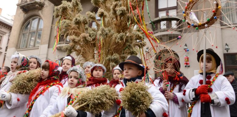 Ukrainian Christmas decoration didukh. What does it mean?