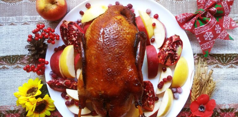 Roasted duck with apples and honey
